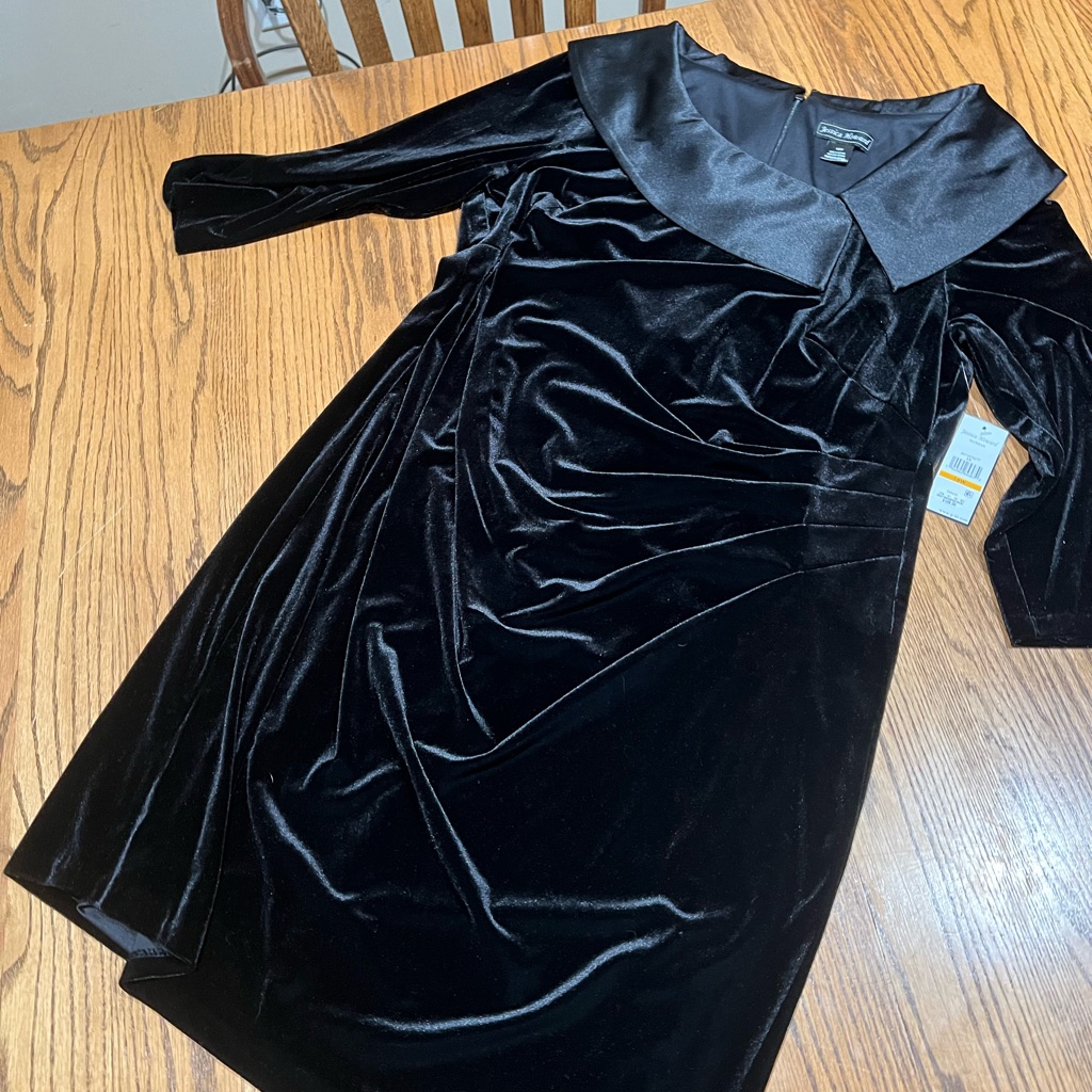 Jessica Howard Stretch Velvet With Satin Collar